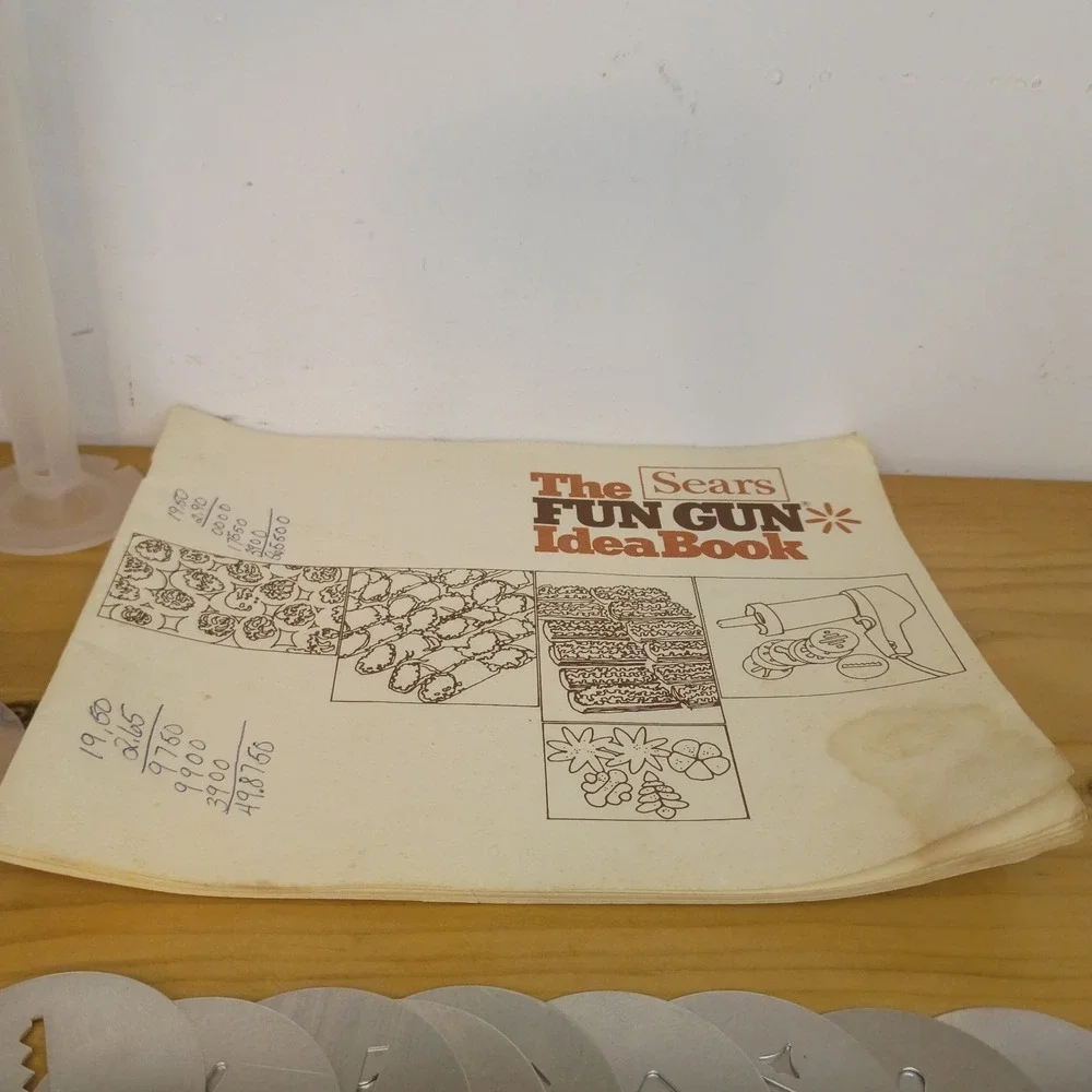 Vintage Sears Fun Gun Electric Cookie Pastry Press Super Shooter 9 Discs 3 Tips